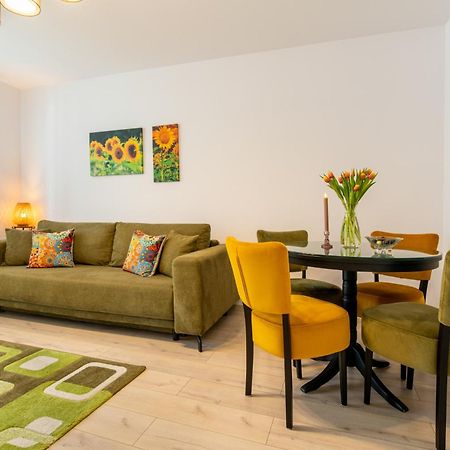 Springhome - Cozy Apartment With Balcony & Parking Braşov Eksteriør billede