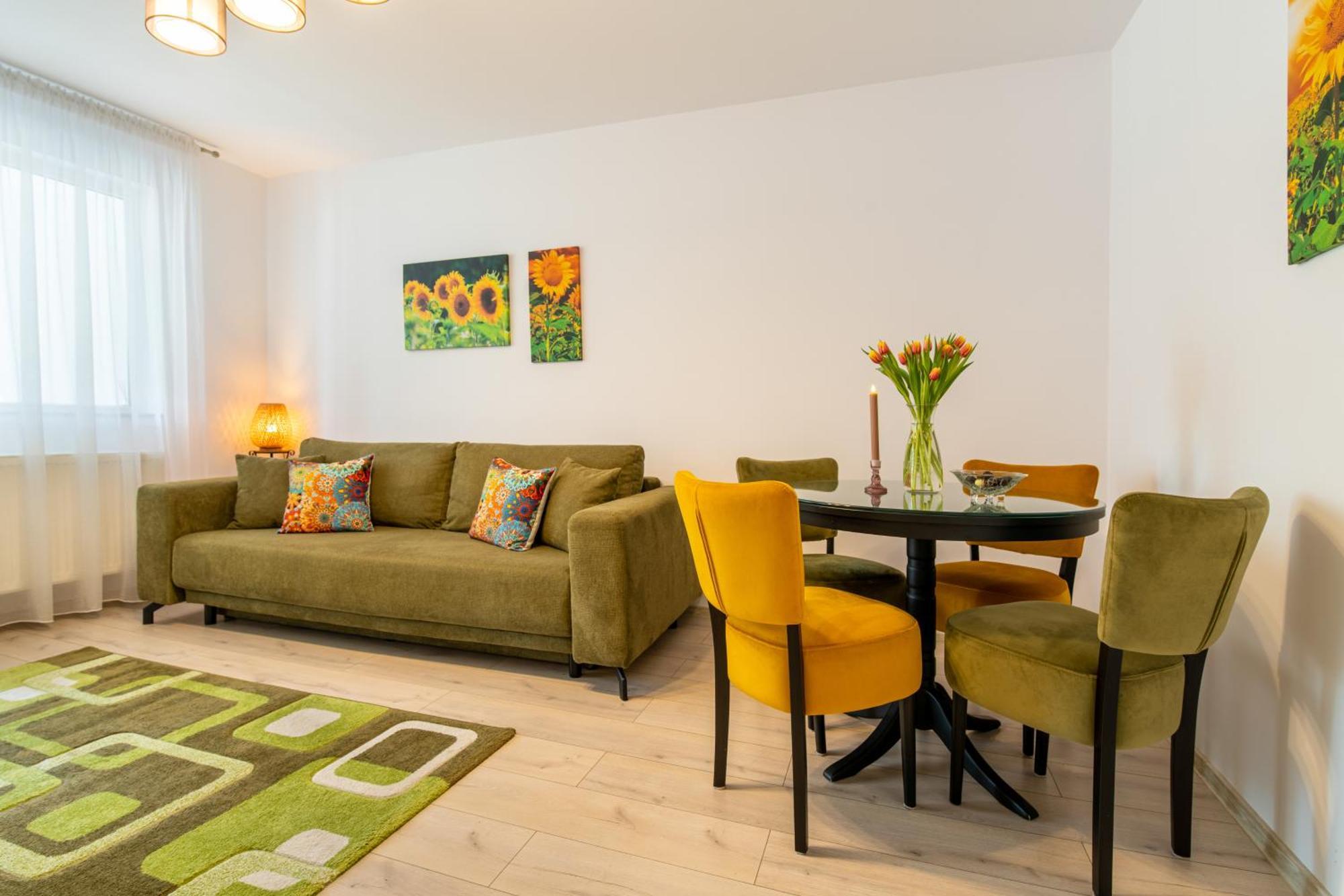 Springhome - Cozy Apartment With Balcony & Parking Braşov Eksteriør billede