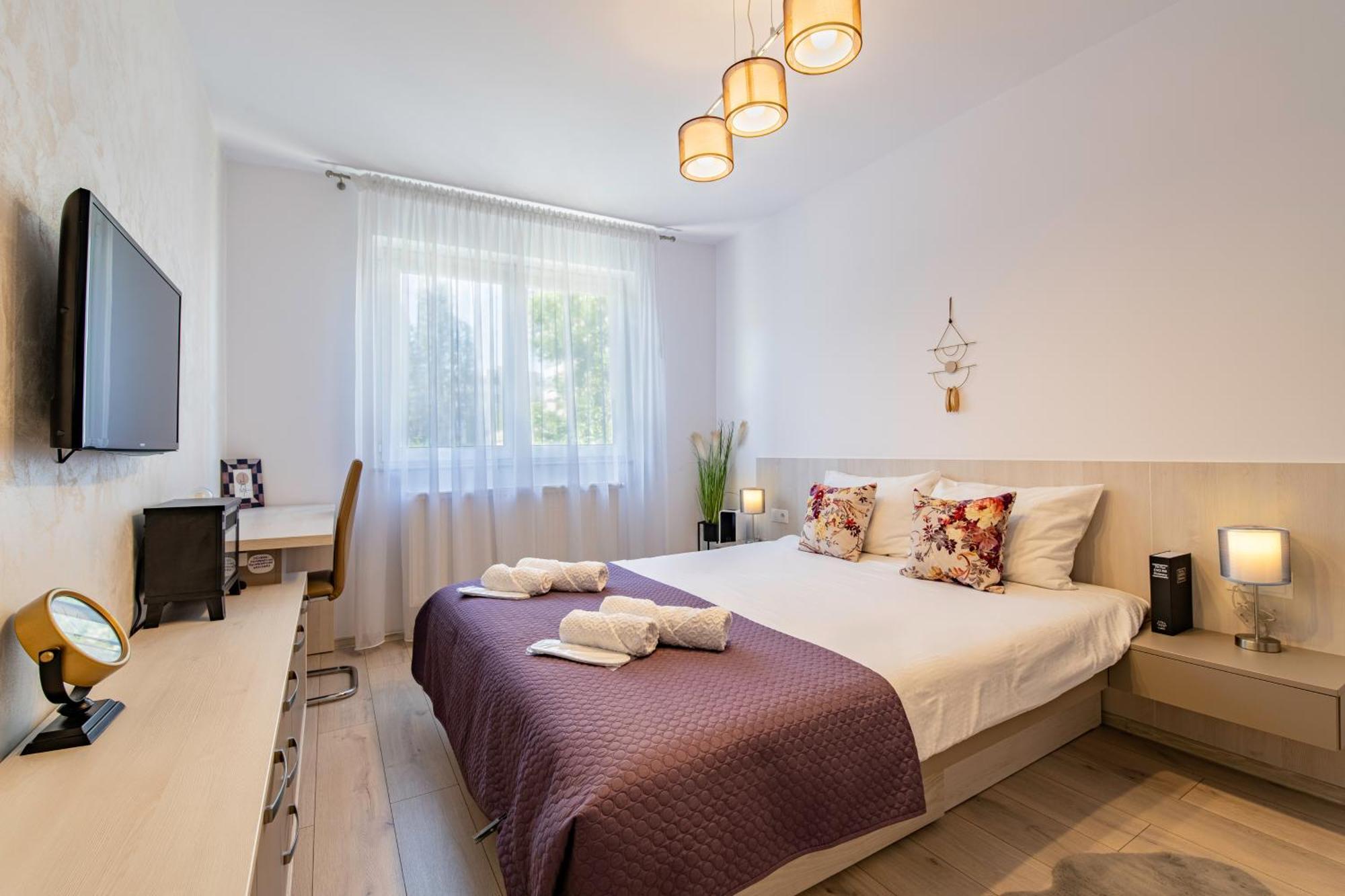 Springhome - Cozy Apartment With Balcony & Parking Braşov Eksteriør billede